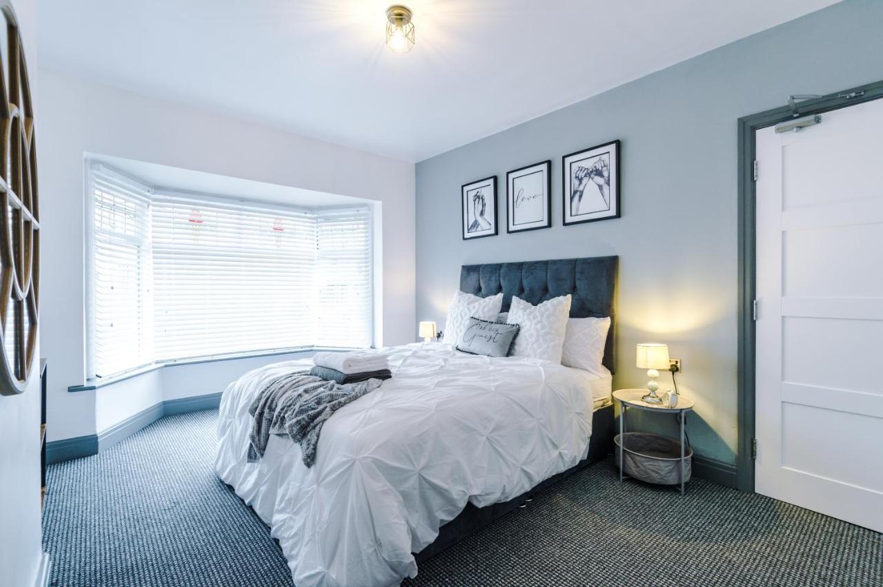 Only Family Groups - Pets For Free - Sleeps 8 - Sofabed * Blackpool