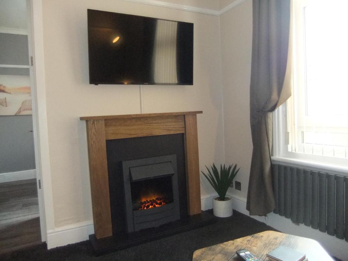 Dewsbury House Apartment *