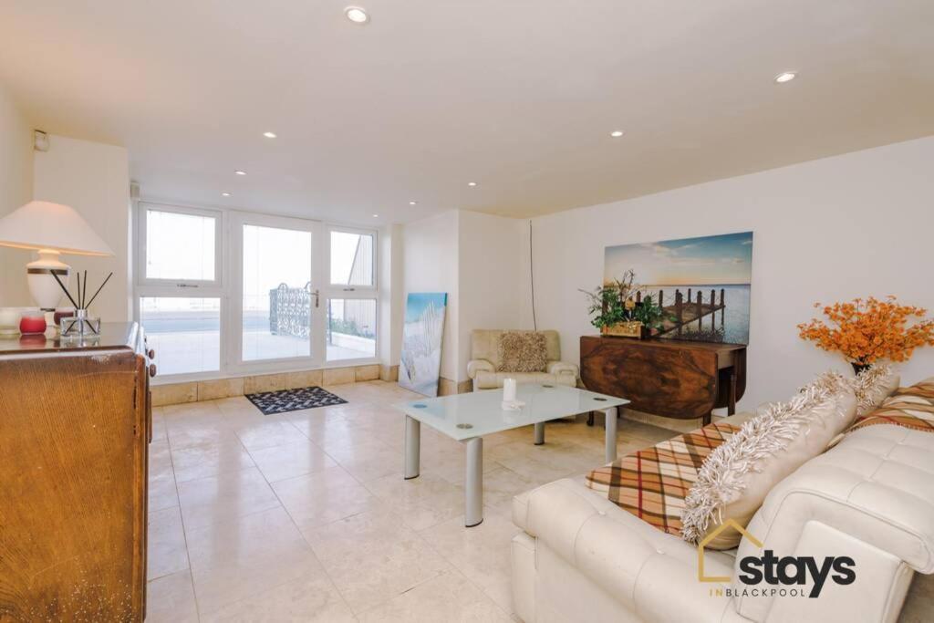 Seaview House *