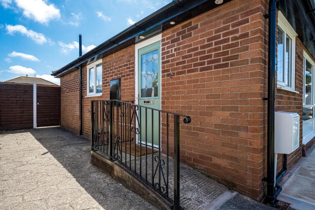 Buttercup Bungalow In Holiday home *