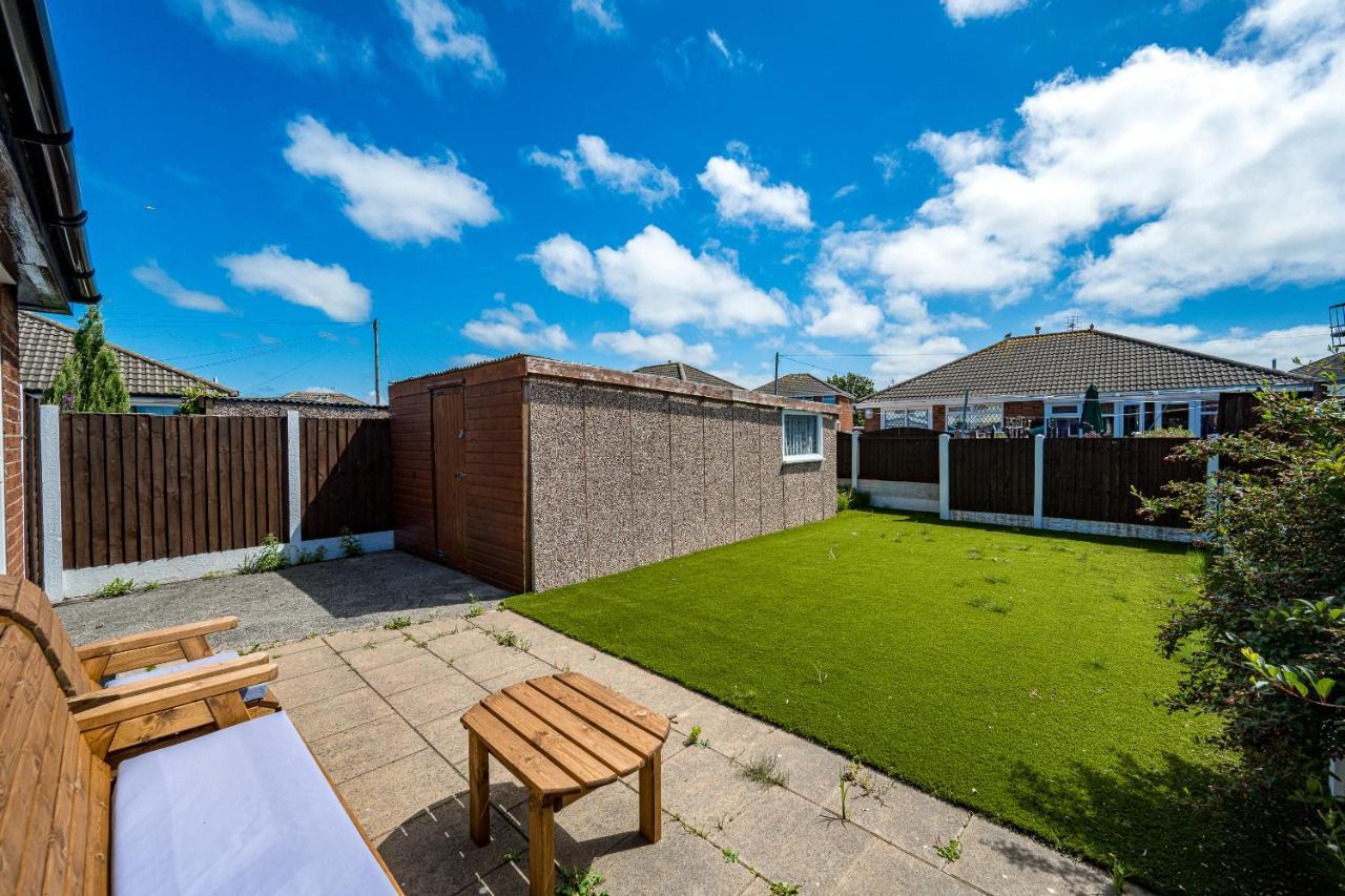 Buttercup Bungalow In Holiday home