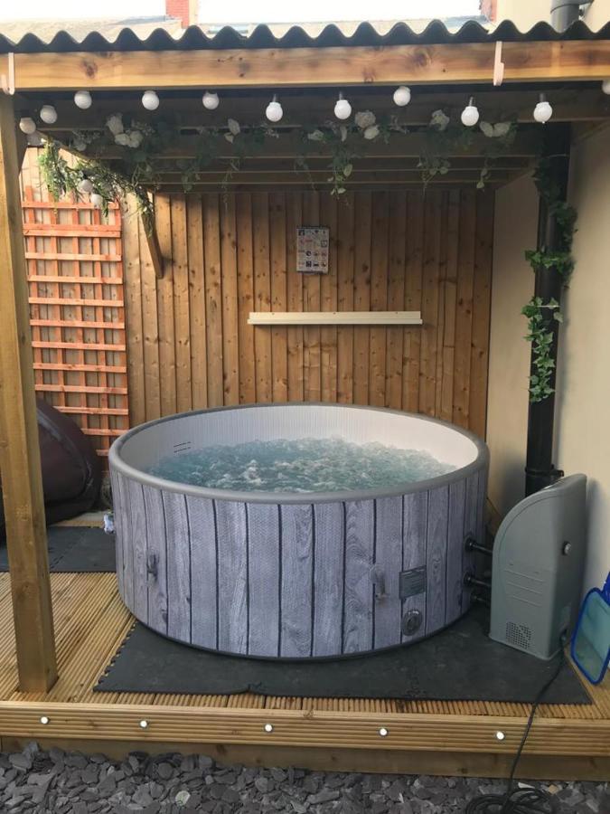 My Perfect Place & -some With Hot Tub- Free Parking Blackpool