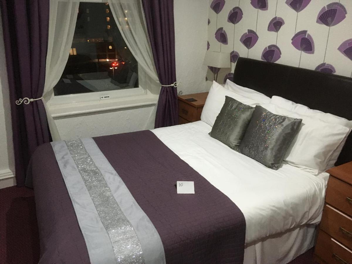 Bed & Breakfast Benson - Small Families & Couples Only Blackpool