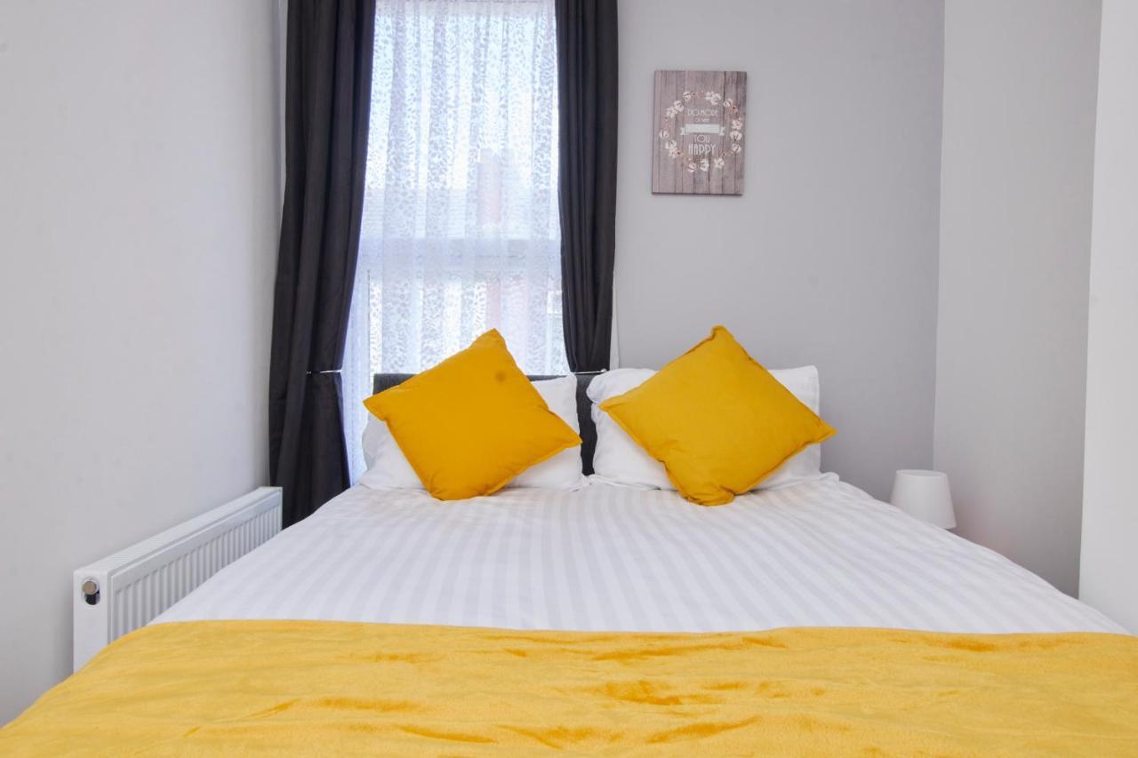 Apartment Stylish Gem - Great Location! *