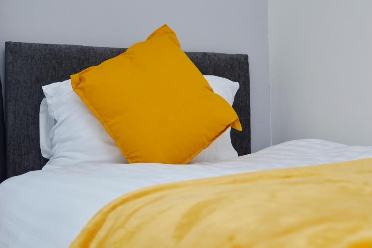 Apartment Stylish Gem - Great Location! *