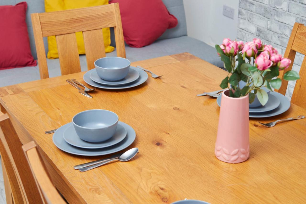 Stylish Gem - Great Location! Apartment
