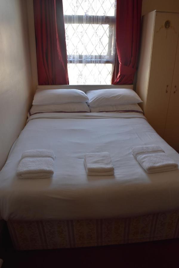 Lyndhurst Bed & Breakfast Blackpool