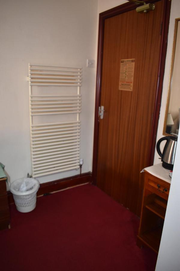 Lyndhurst Bed & Breakfast Blackpool