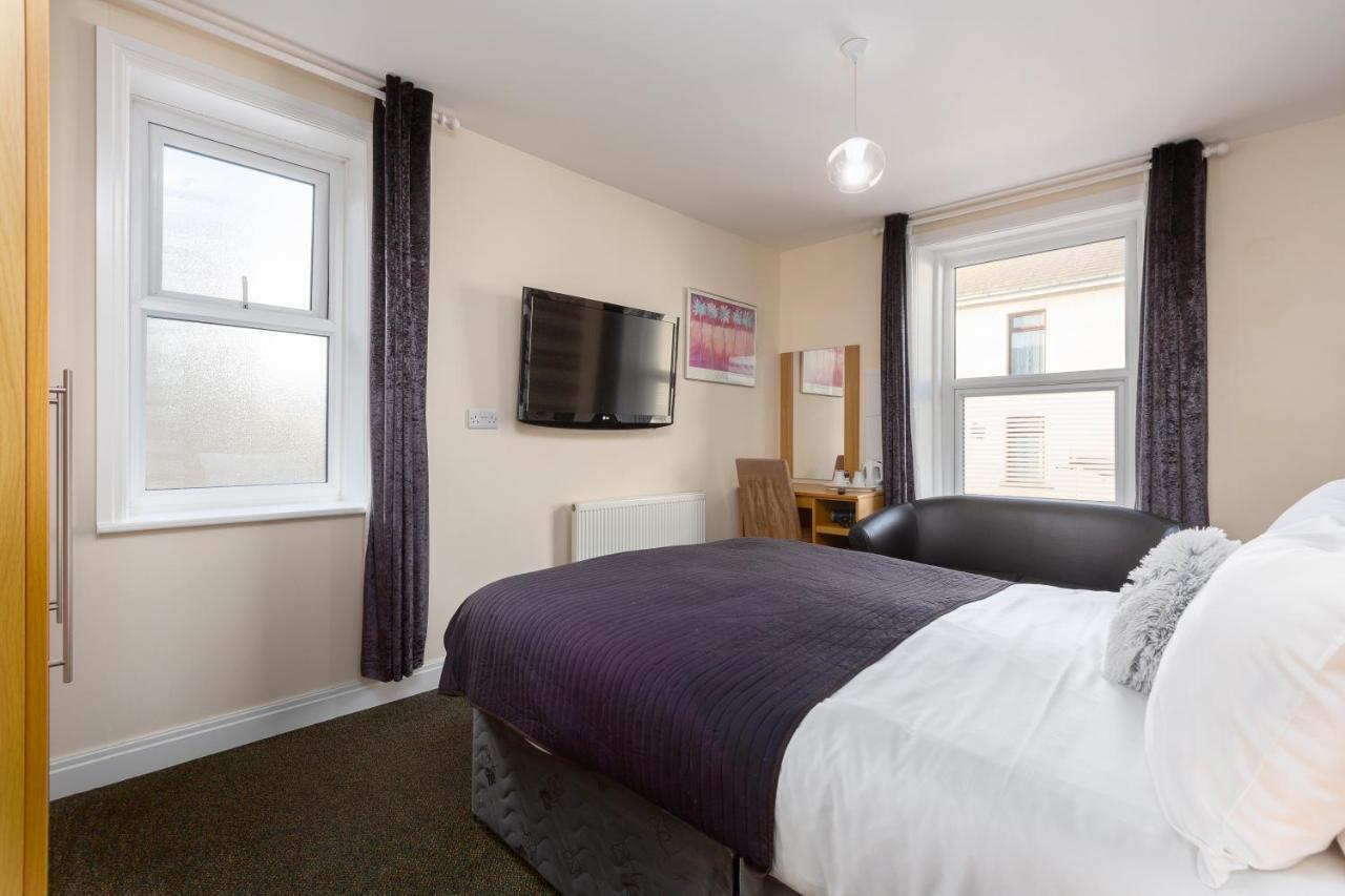 Bed & Breakfast 11 Strictly Over 25s No Party People 3*