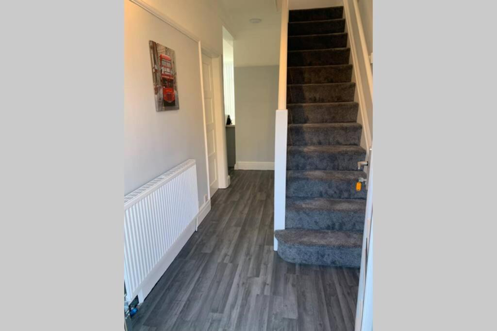 Modern Fully Refurbished 3 Bedroom