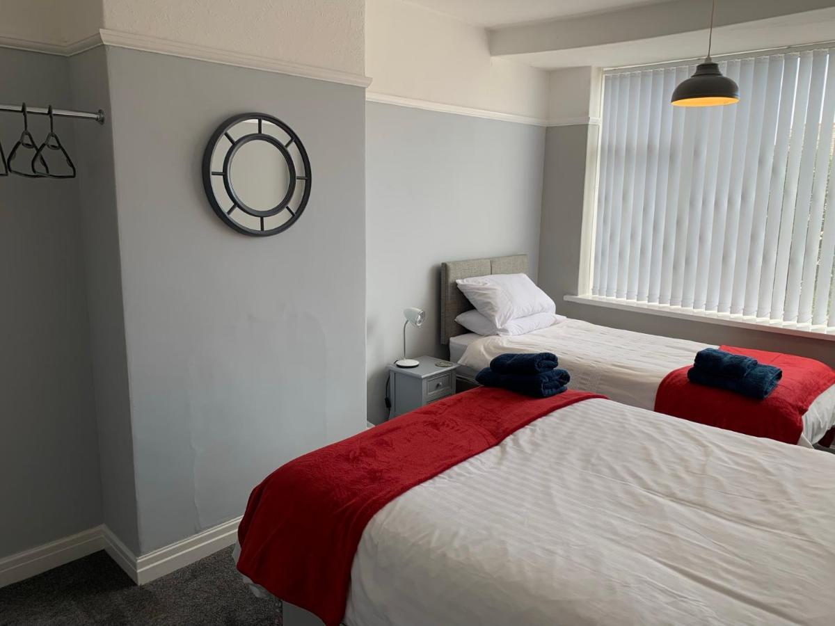 Modern Fully Refurbished 3 Bedroom *