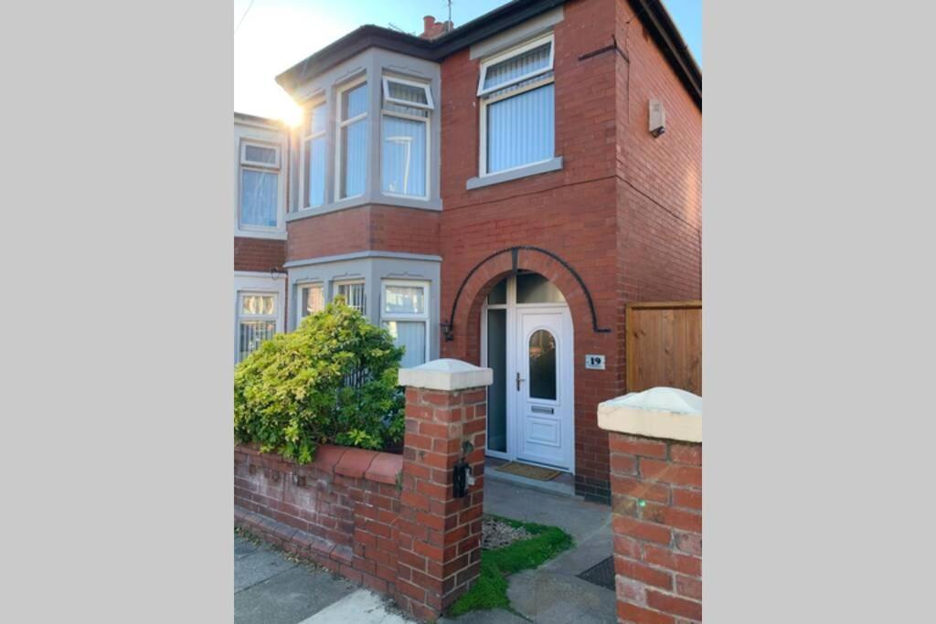 Modern Fully Refurbished 3 Bedroom * Blackpool