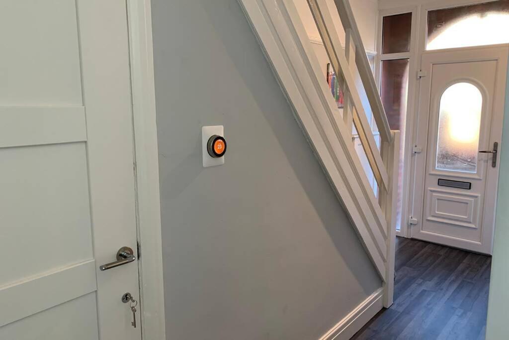 Holiday home Modern Fully Refurbished 3 Bedroom *
