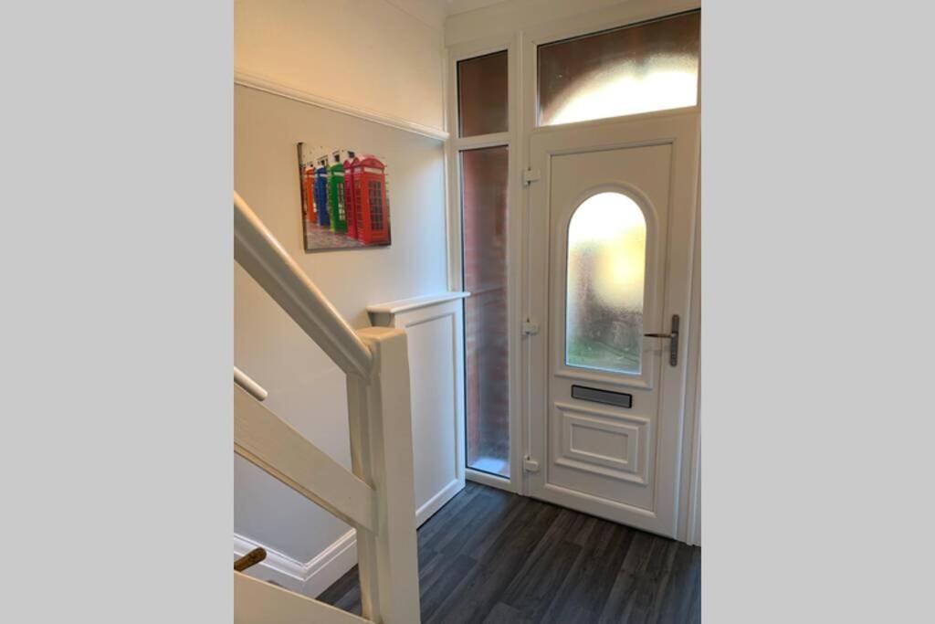 Modern Fully Refurbished 3 Bedroom