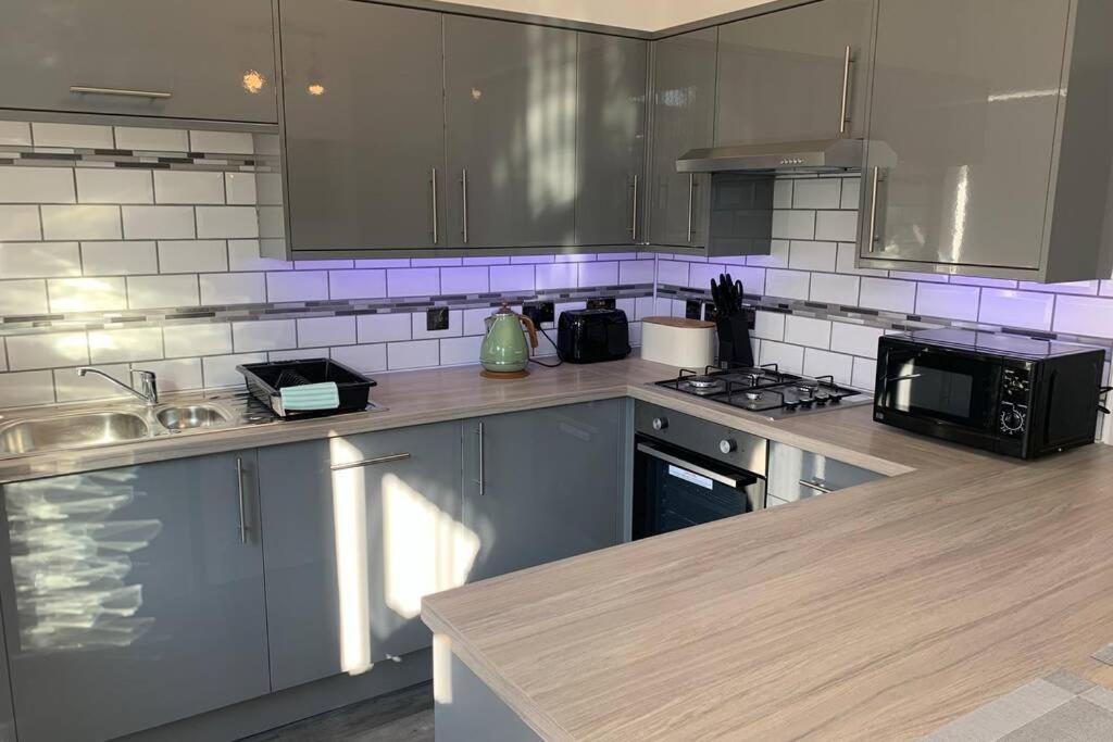 Holiday home Modern Fully Refurbished 3 Bedroom