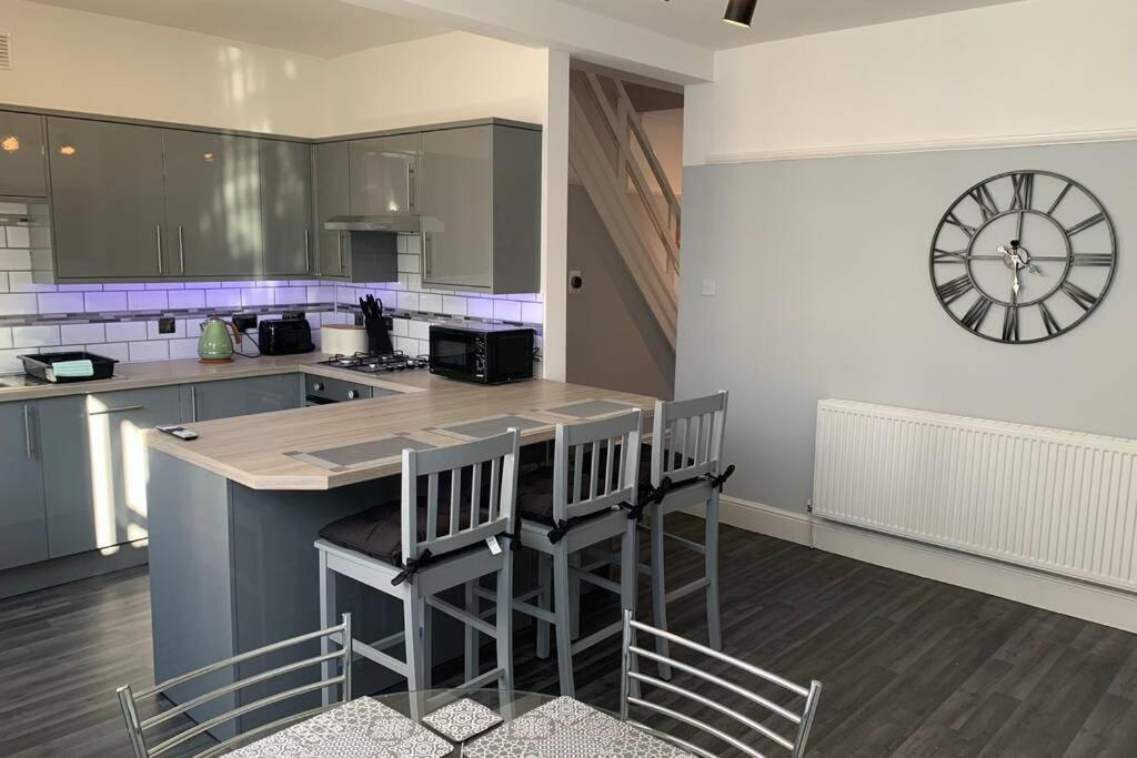 Modern Fully Refurbished 3 Bedroom