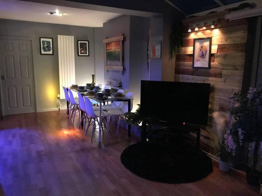 The House South - - Entire Holiday home