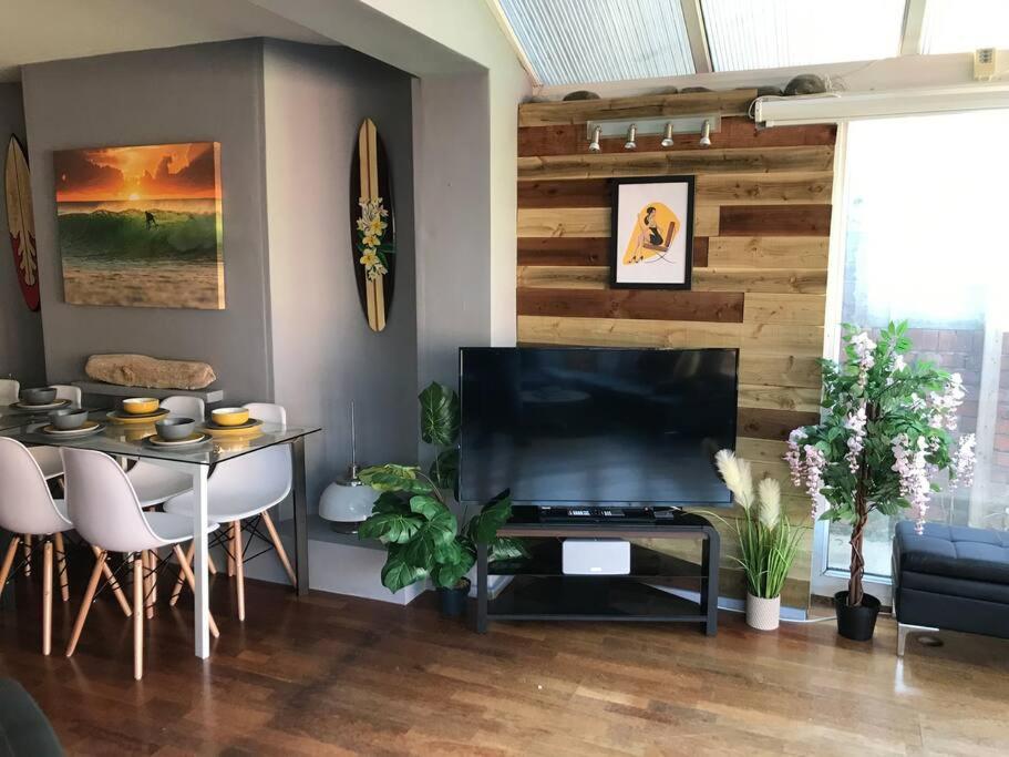 The House South - - Entire Holiday home