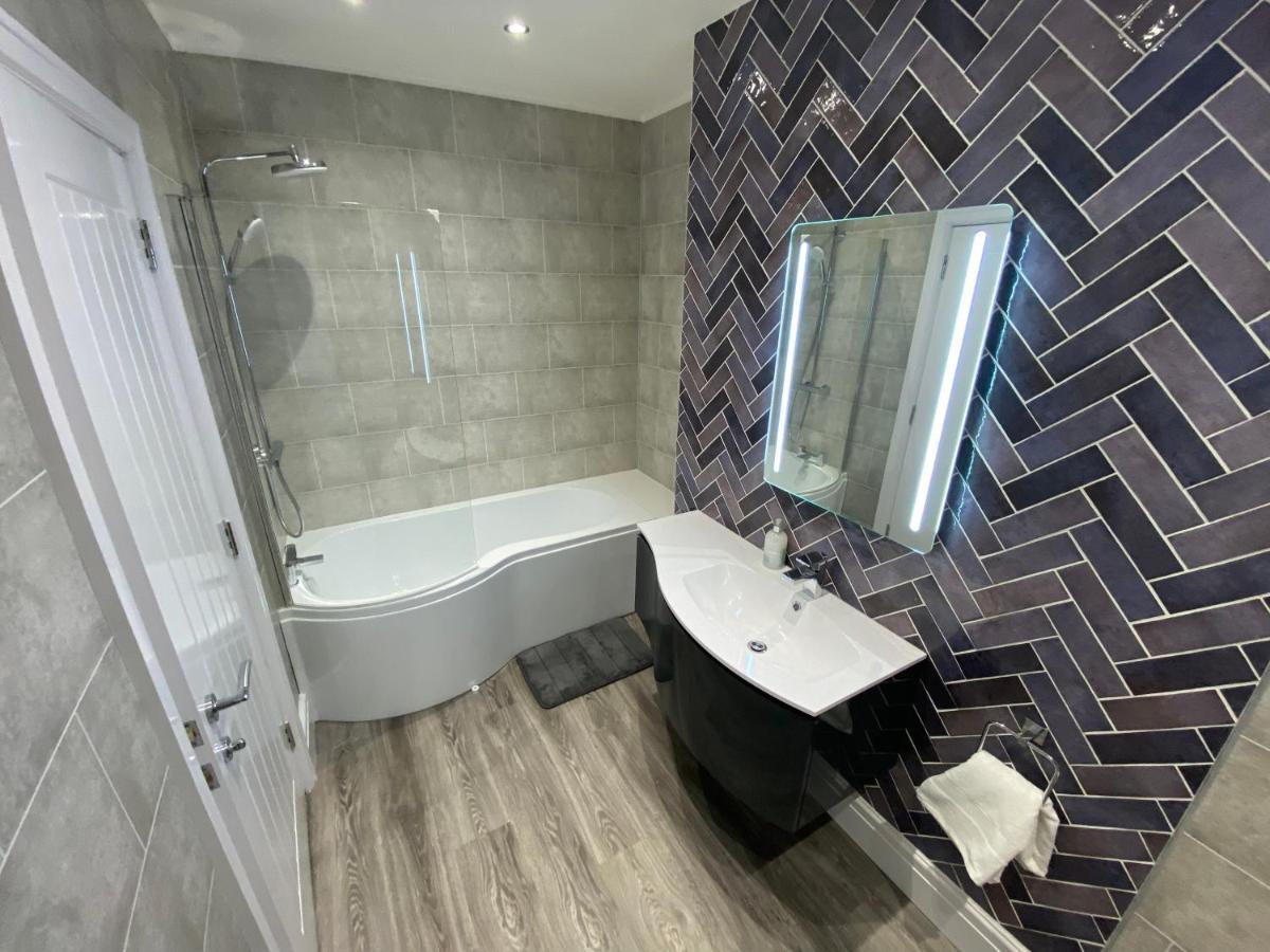 Edward Place Luxury Hot Tub Apartment Blackpool