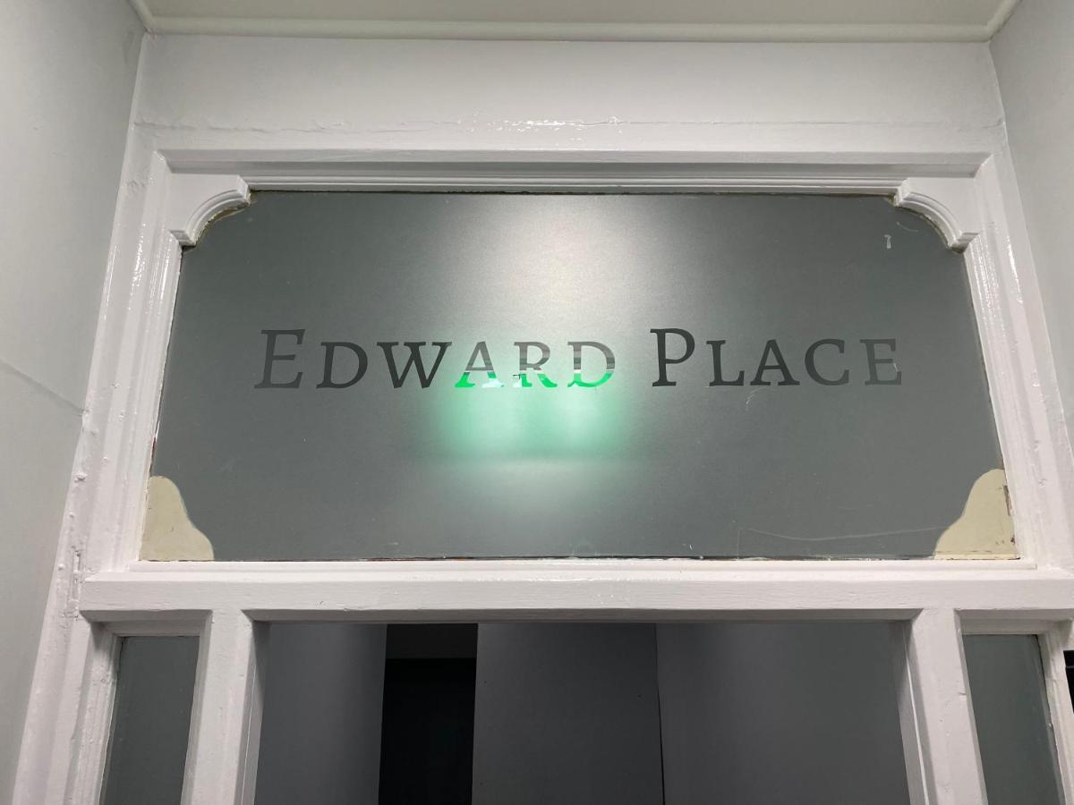 Edward Place Luxury Hot Tub Apartment *