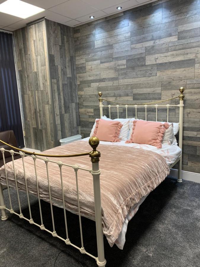 My Perfect Place & -some With Hot Tub- Free Parking Apartment Blackpool
