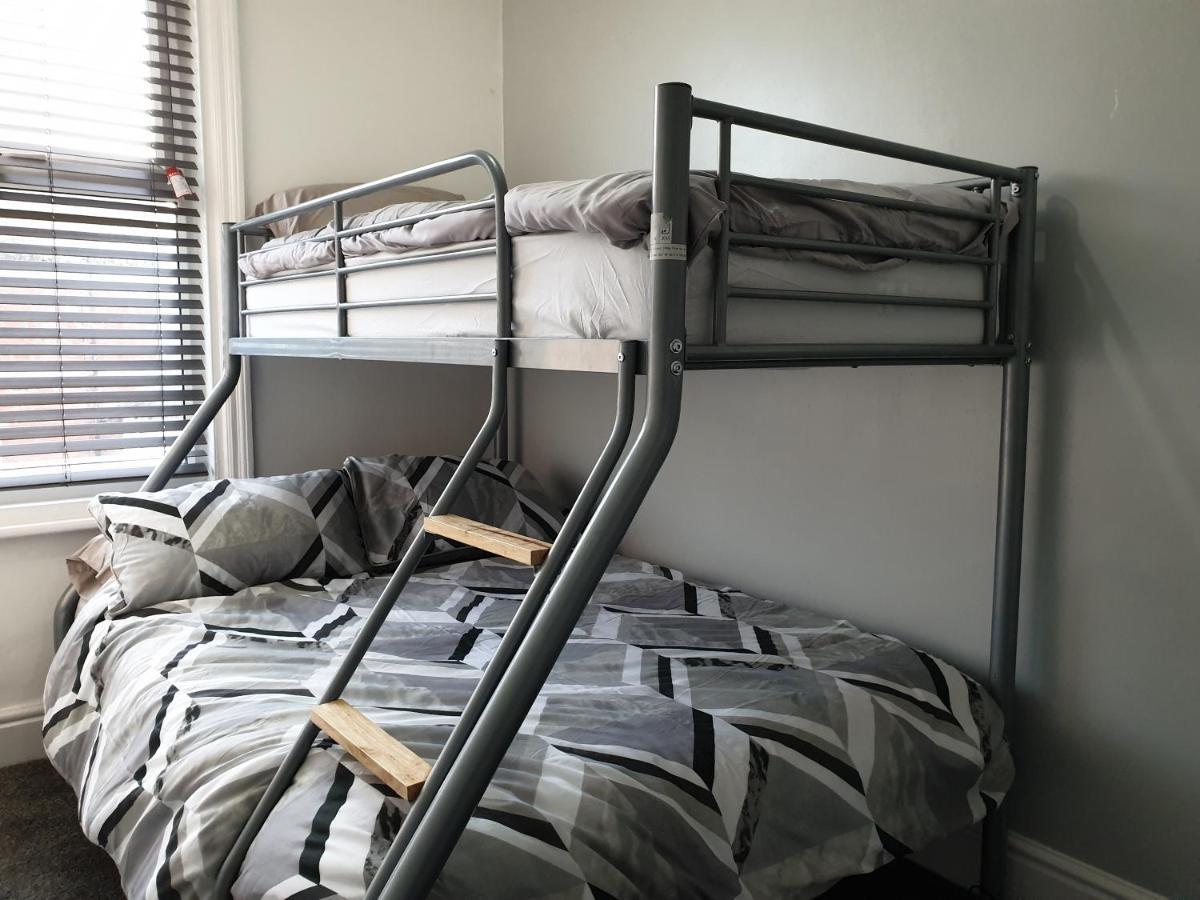 Holiday home Stunning 5 Bed House, 2 Mins To And Town, With Free Parking Blackpool