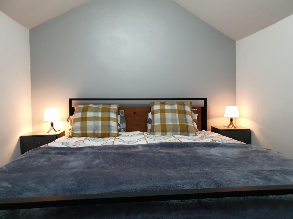 Stunning 5 Bed House, 2 Mins To And Town, With Free Parking * Blackpool