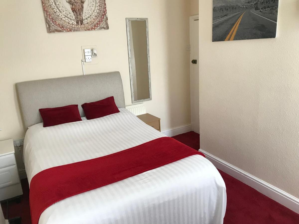 Victoria House - Self Catering Quiet - Adult Singles And Couples Only Guest house