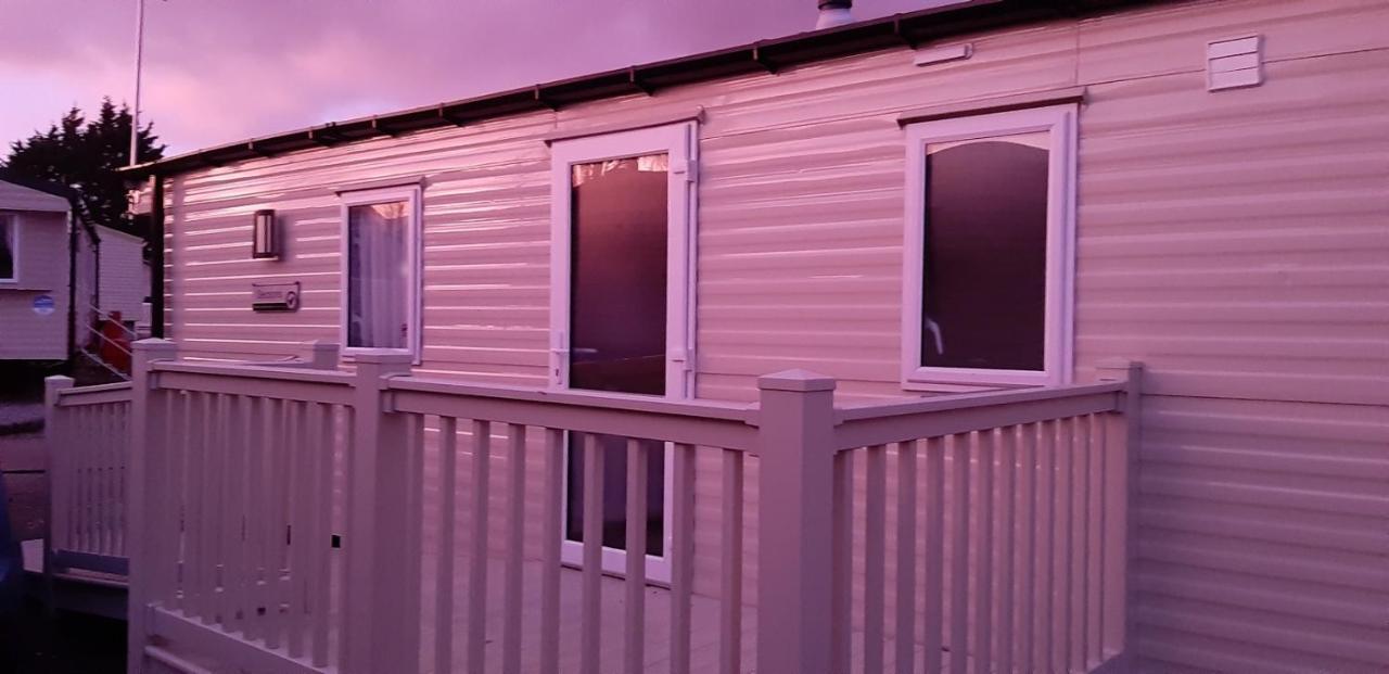 Apartment Caravan Holiday @ Marton Mere,