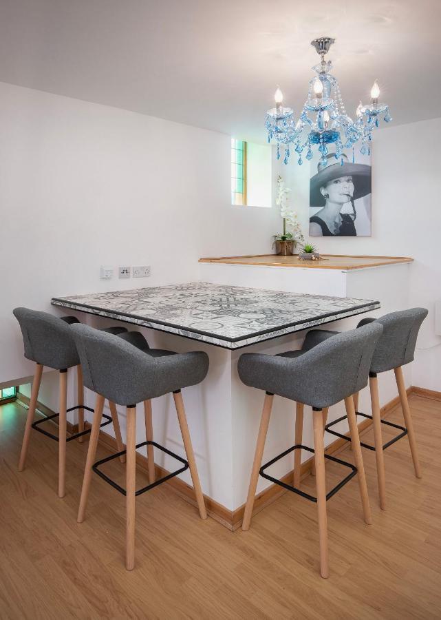 Elegant Church Conversion Close To Tower Apartment