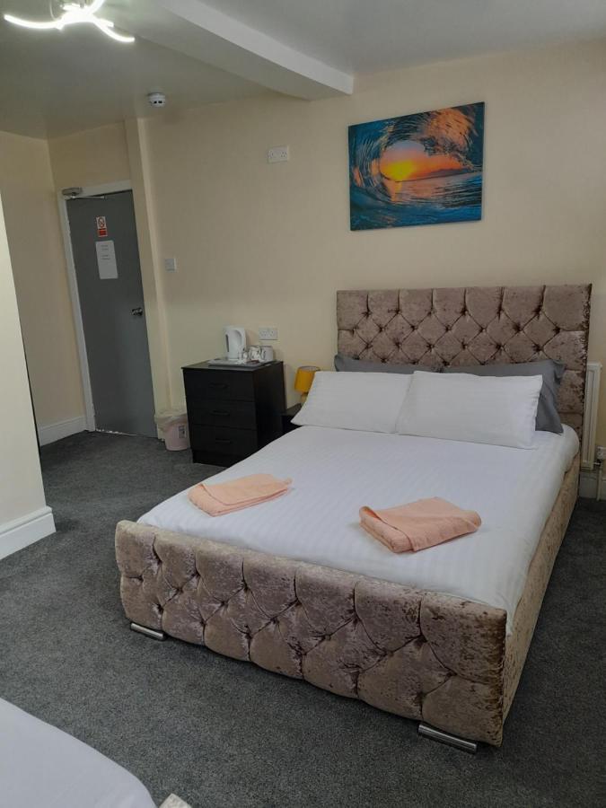 Niro's Hotel
