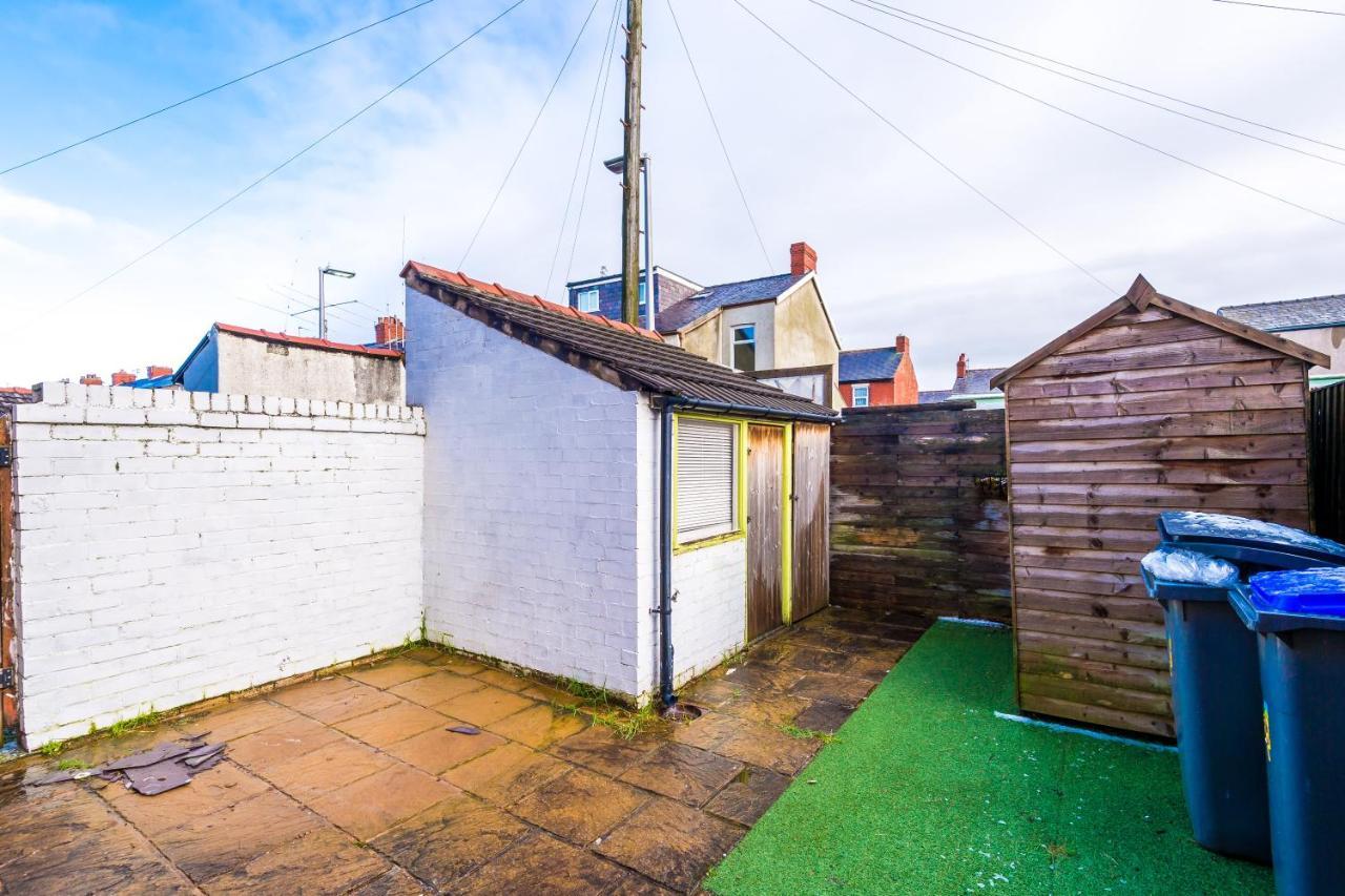 Beautiful Gem In - Parking & Garden * Blackpool