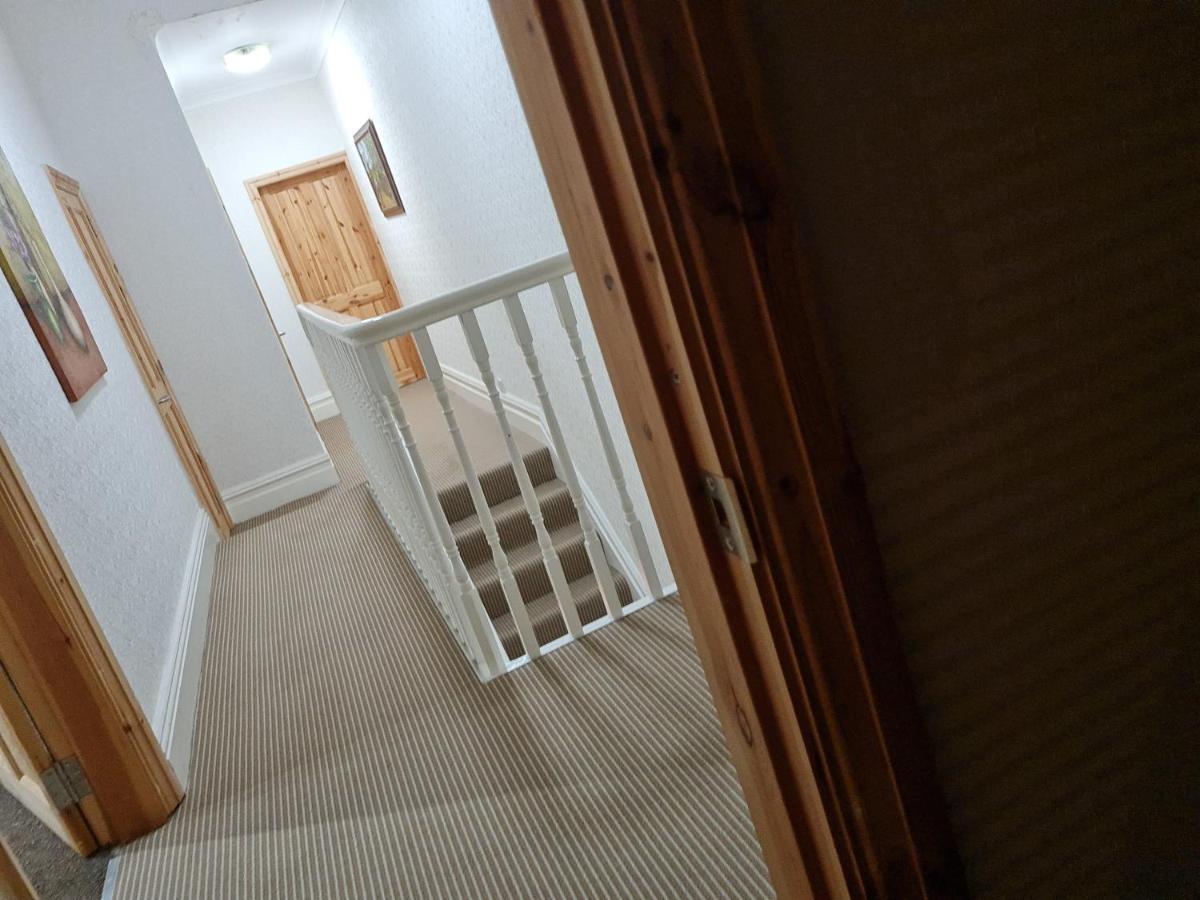 Cheerful 4-bedroom Close To The Sea