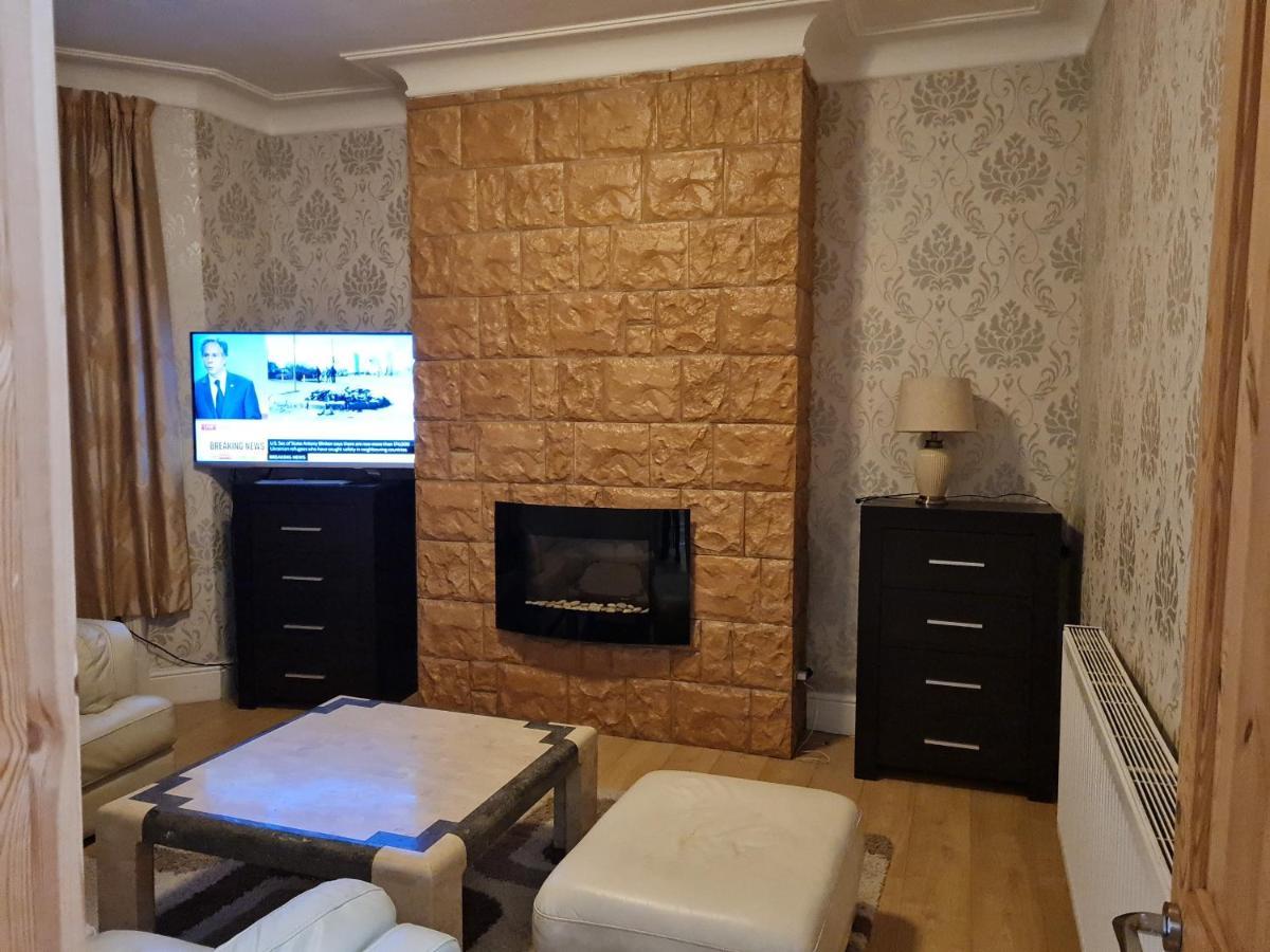 Cheerful 4-bedroom Close To The Sea *