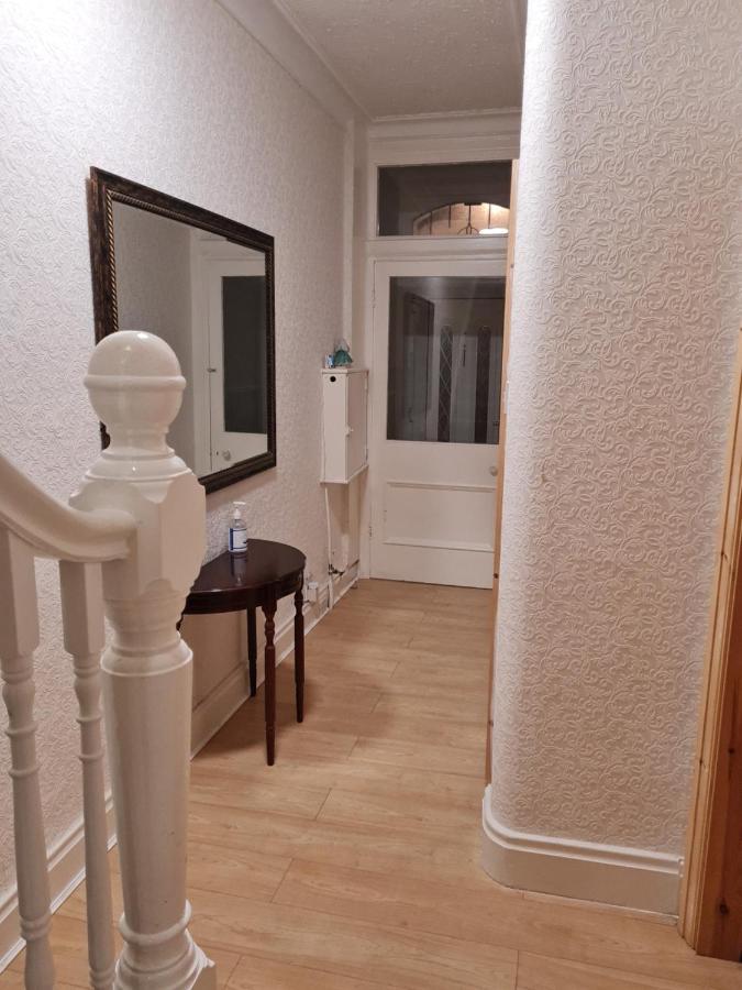 Cheerful 4-bedroom Close To The Sea