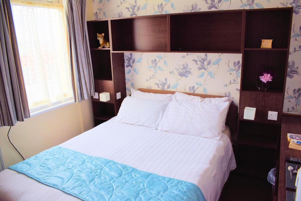 Guest house The Clarendon
