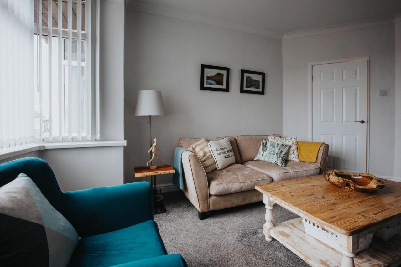 Hillside House - 2 Bedrooms Parking Wi-fi Hospital Holiday home *