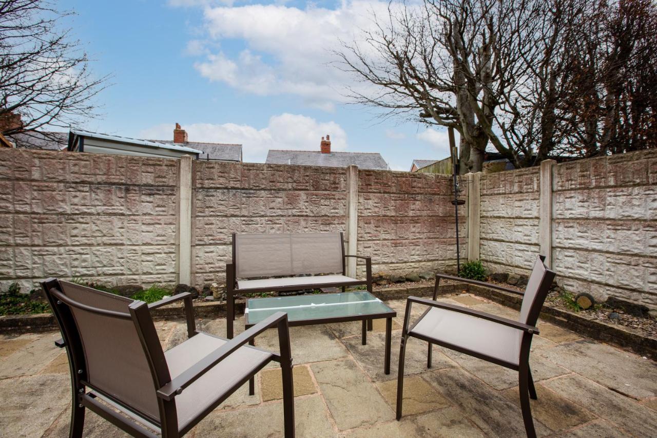 Holiday home Hillside House - 2 Bedrooms Parking Wi-fi Hospital Blackpool