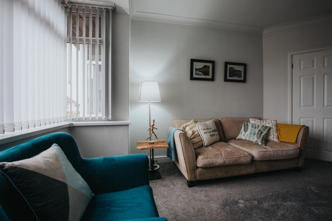 Hillside House - 2 Bedrooms Parking Wi-fi Hospital
