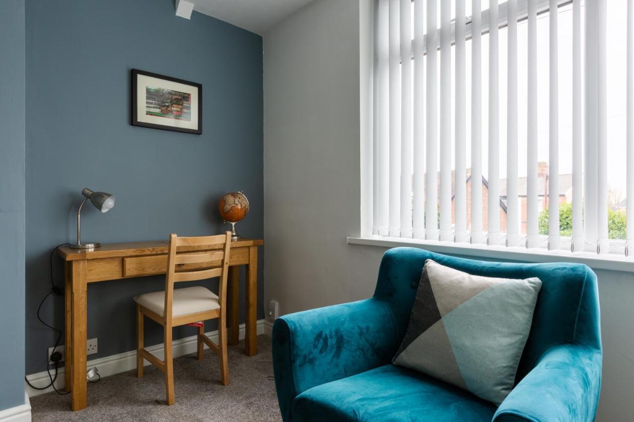 Hillside House - 2 Bedrooms Parking Wi-fi Hospital Holiday home Blackpool