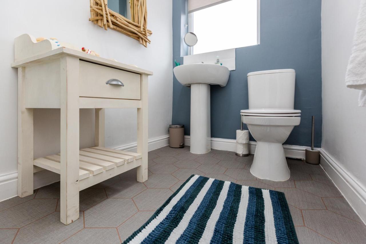 Hillside House - 2 Bedrooms Parking Wi-fi Hospital Blackpool