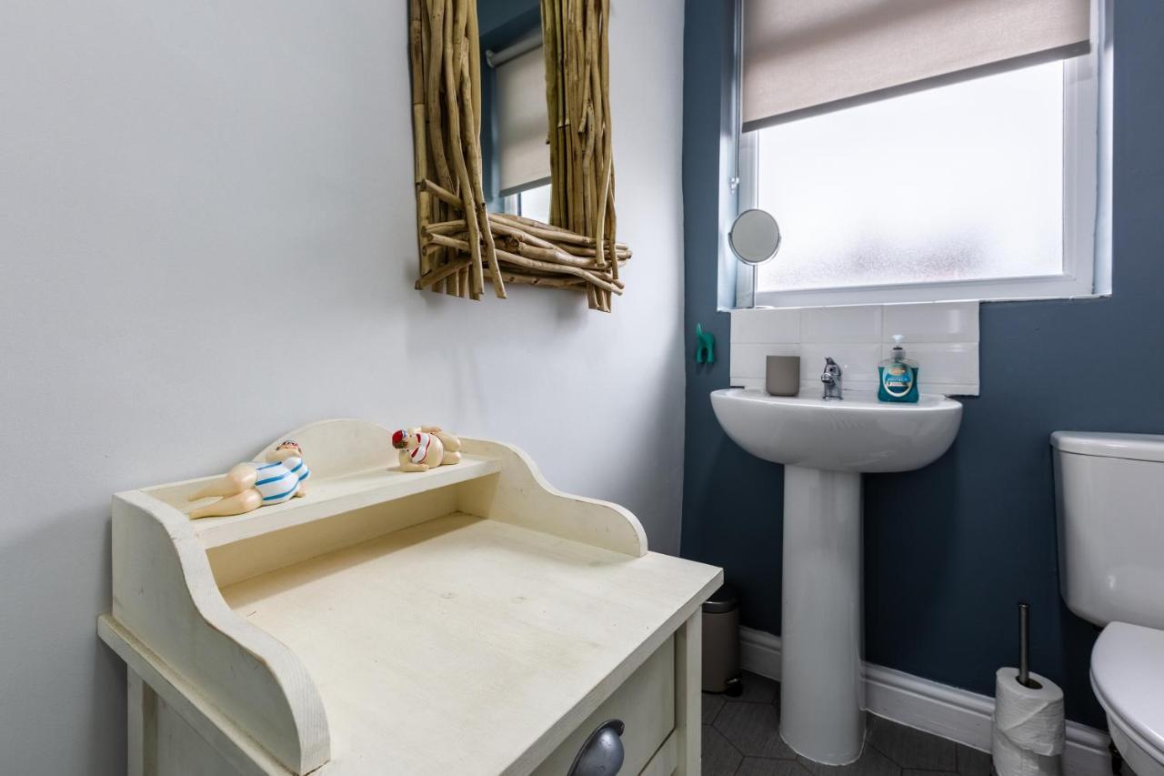 Holiday home Hillside House - 2 Bedrooms Parking Wi-fi Hospital Blackpool
