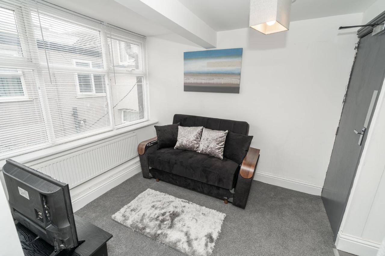 Apartment Hull Road *