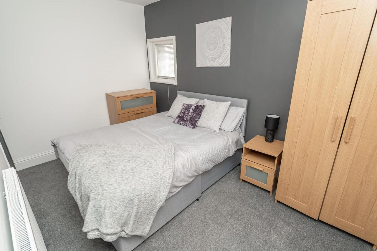 Hull Road Apartment *