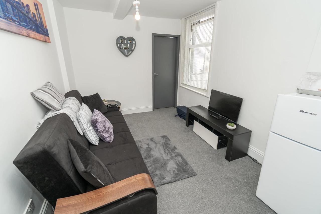 Apartment Hull Road *