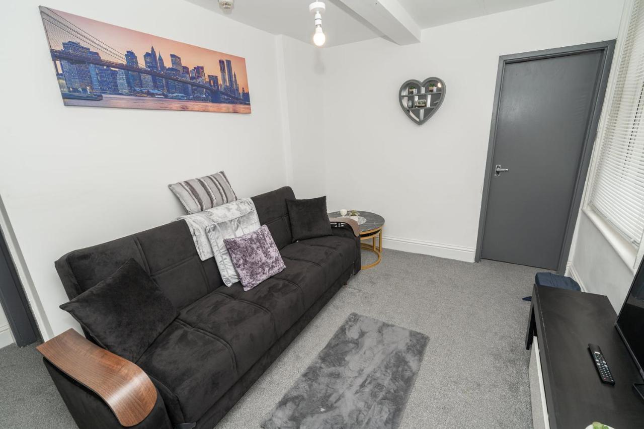 Apartment Hull Road *