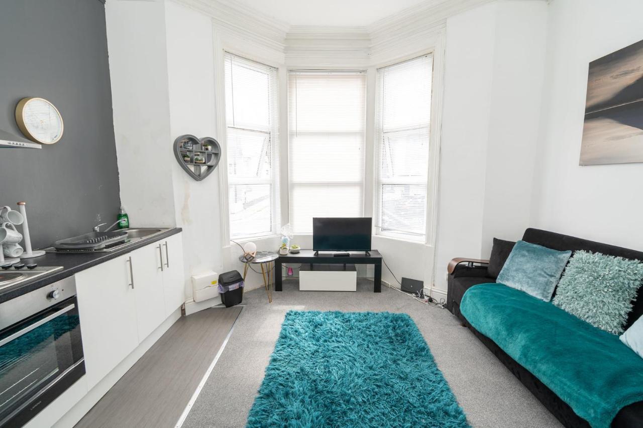 Apartment Hull Road