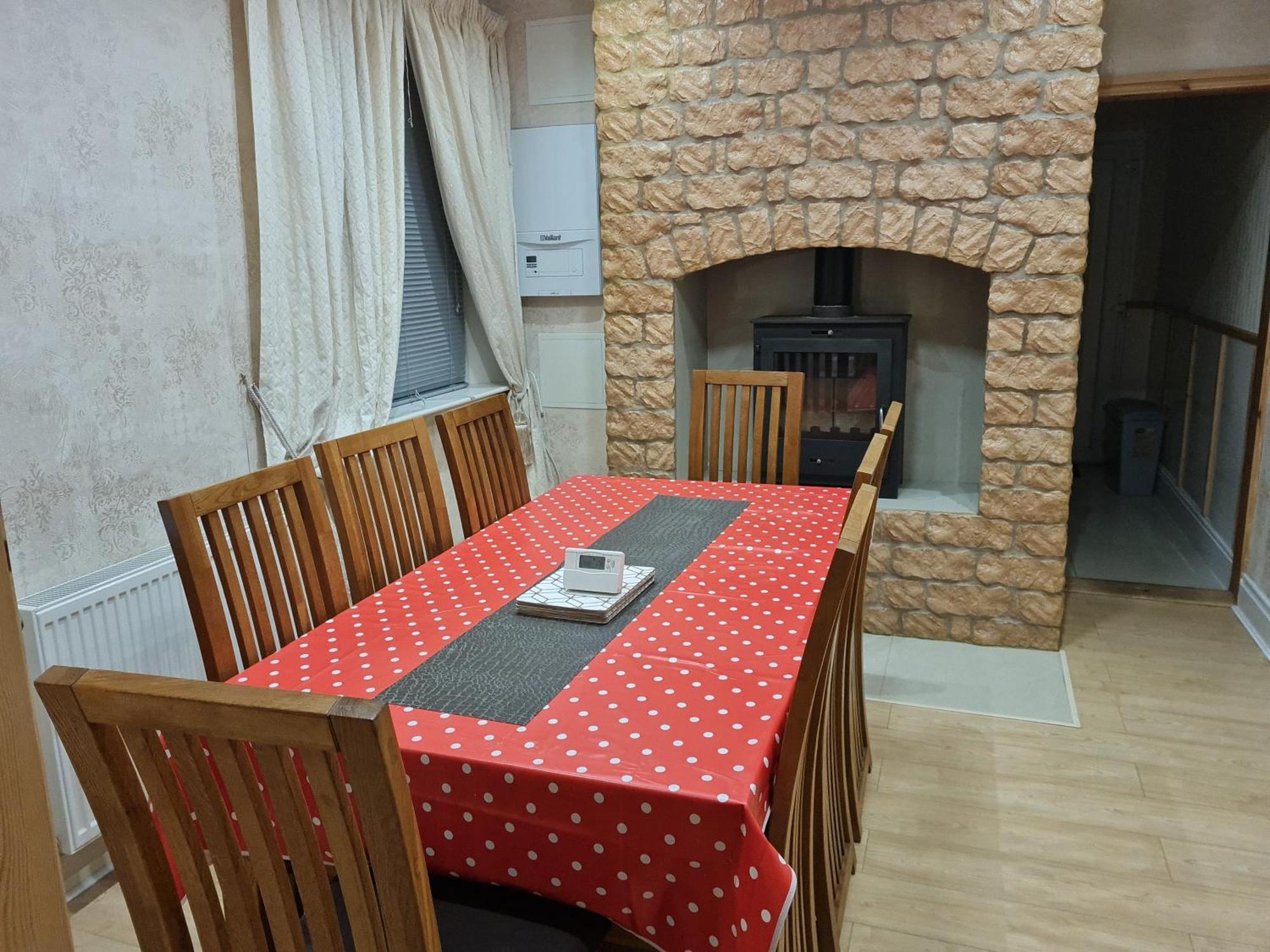 Cheerful 4-bedroom Close To The Sea Blackpool