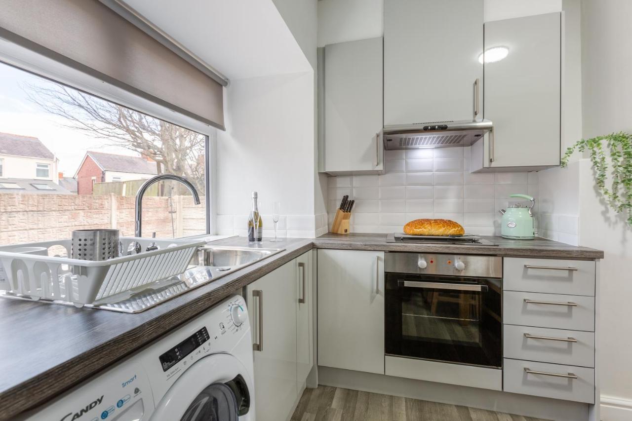 Hillside House - 2 Bedrooms Parking Wi-fi Hospital