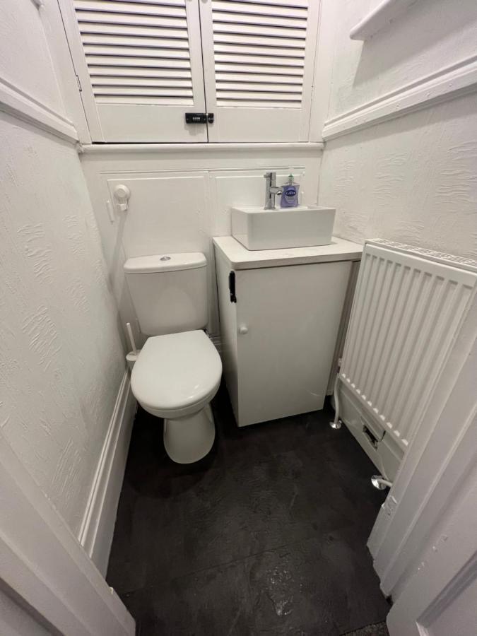 Friends House, Hot Tub, Sleeps 6 Holiday home *